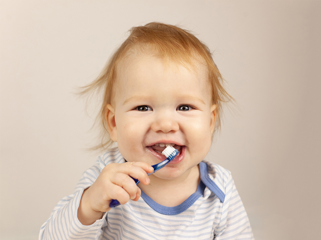 ¿Cómo y cuándo es recomendable empezar con la higiene bucal de un bebé? Hoy te recomendamos con qué frecuencia, cómo y cuándo cepillar los dientes de un bebé.