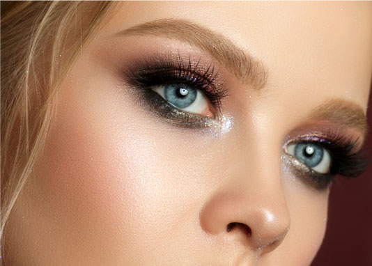 Maquillaje glitter para brillar en Navidad